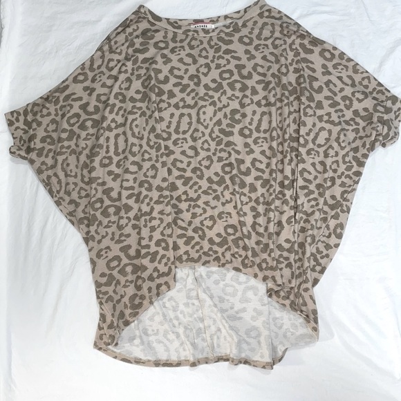 Andrée BY UNIT cheetah print knit shirt in pastel pink and cream - Picture 7 of 8